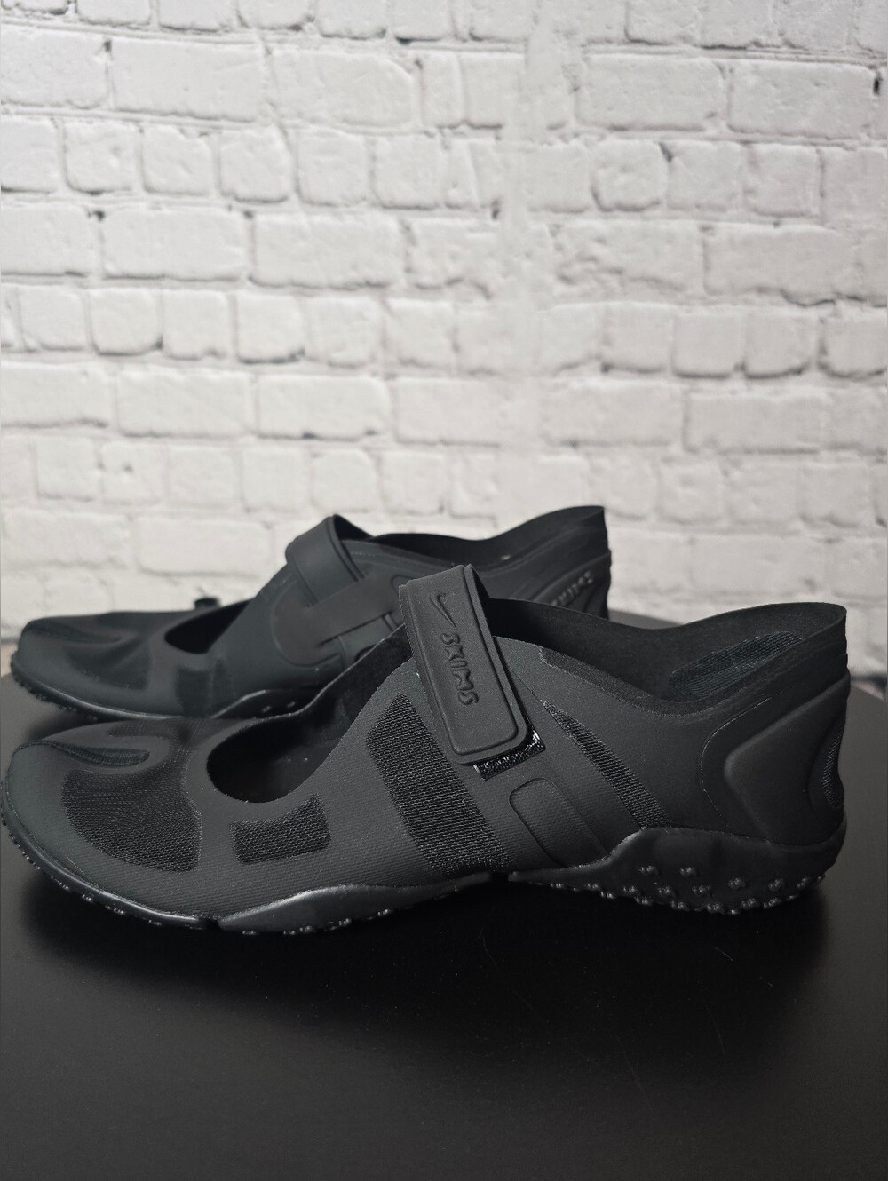 NikeSKIMS RIFT MESH Sneaker - Picture 9 of 10